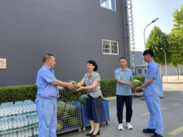 市總工會領(lǐng)導(dǎo)來我公司進(jìn)行慰問